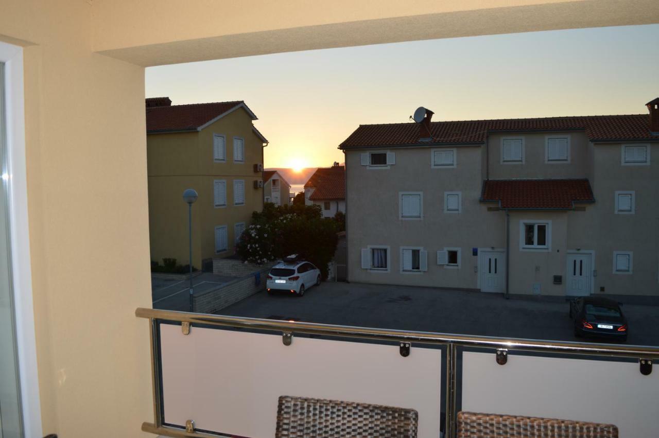 Malinska Apartment Exterior foto